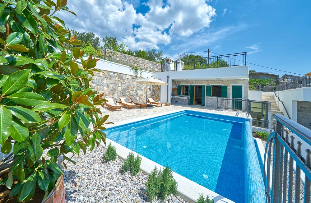 Villa Mladenka con piscina