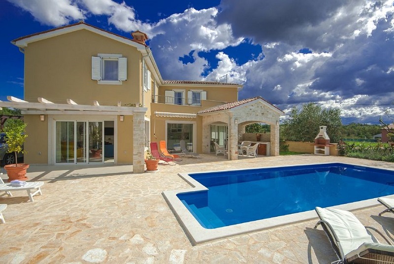 Villa Marisa with pool